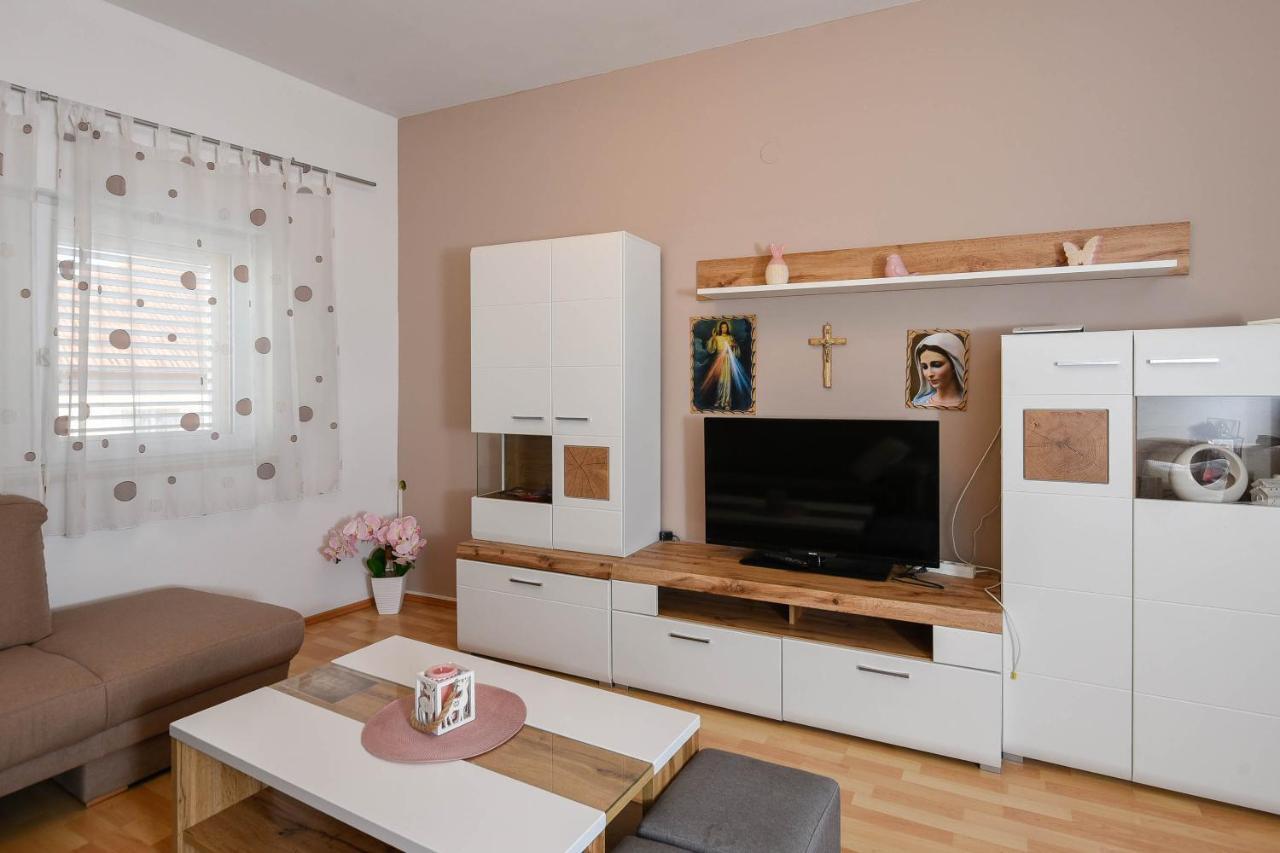 Apartments Karla オレビック エクステリア 写真